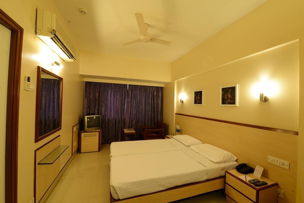 Hotel Woodland Pune Eksteriør bilde